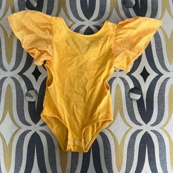 Girls cut out ruffle lace sleeve yellow bodysuit from Zara - Picture 3 of 3